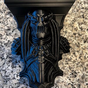 Predator & Xeno wall mounted shelf