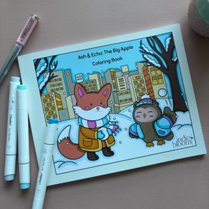 Livro de colorir Ash & Echo | Tema NYC | Papel interno grosso | 24 páginas | Ilustrações fofas | Para crianças ou adultos | Perfurado | Face única