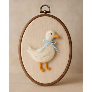 Needle-Felted Goose Nursery Wal Art - Handmade Needle-Felt Embroidery Hoop - Baby Shower Gift - Farm Animal Baby Room Decor - Cottagecore