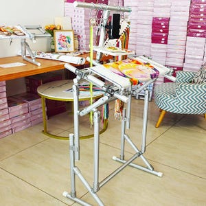 The latest model in 2026 ，Aluminum Floor Embroidery Stand: 65cm Hoop & Thread Holder，Adjustable Cross Stitch Frame