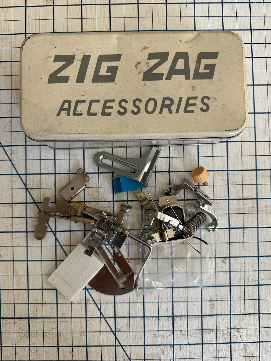Vintage Zig Zag Sewing Machine Accessories With Tin Etsy