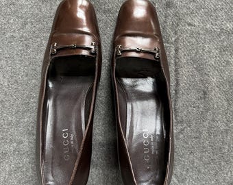 Vintage Gucci horse bit pump. Brown metallic patent leather. Size 9.5B. Made in Italy. Block 3&quot; heel.