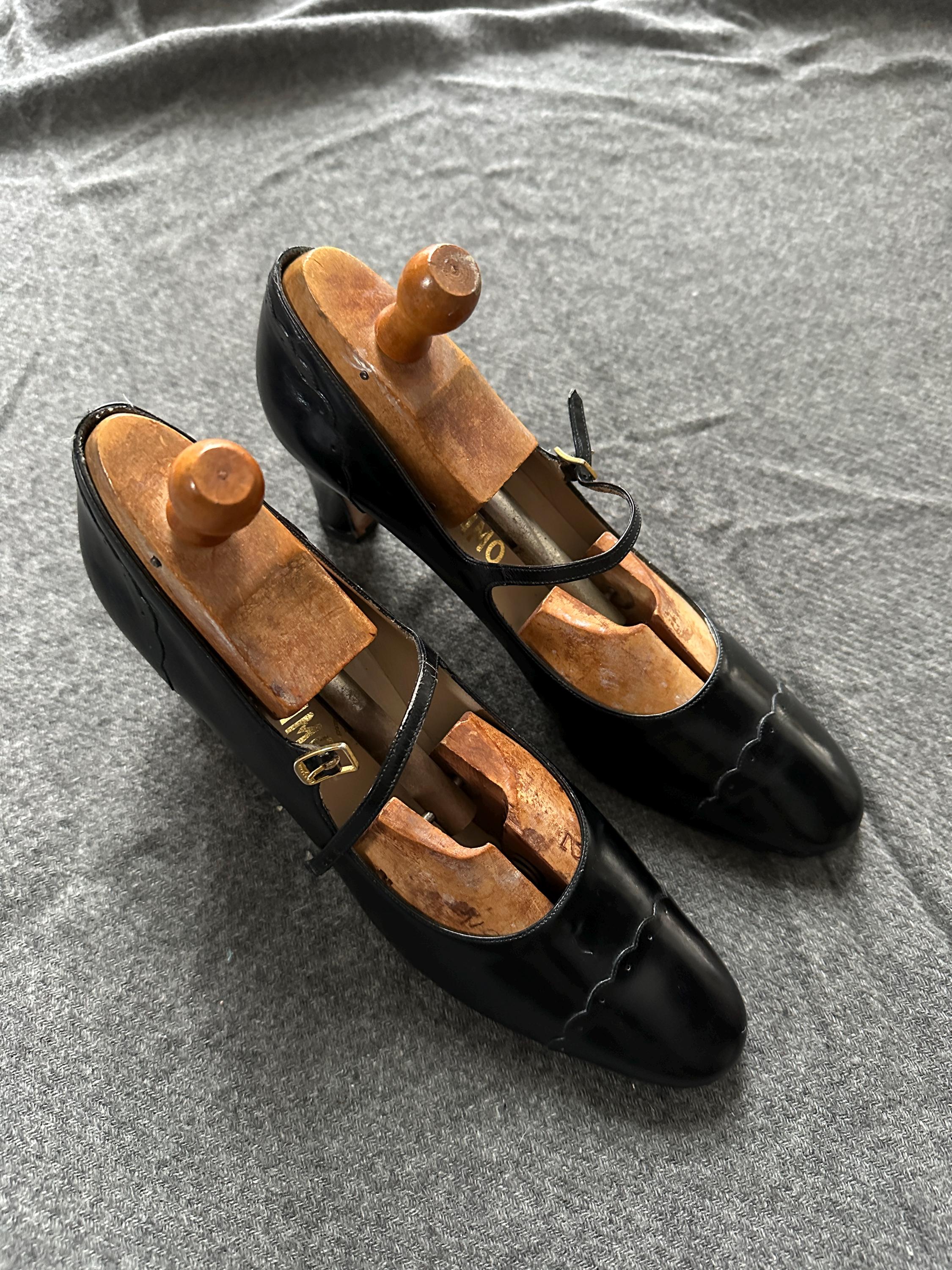 Jil Sander Leather T-Strap Sandals - Bergdorf Goodman