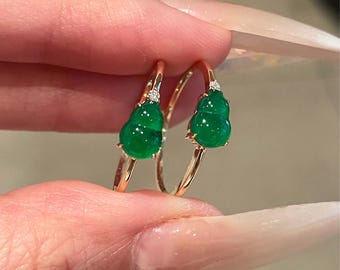 Handmade Gemstone Women Ring: 18K Yellow Gold, Emerald Gourd, Natural Diamond