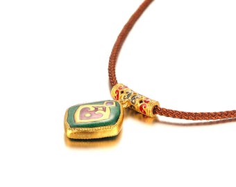 24K Gold Enamel Pendant Necklace: Elegant Woven Design