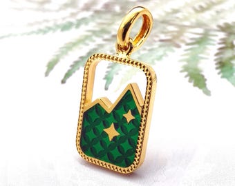 24K Pure Gold Star Pendant Necklace, Charming Green Accent
