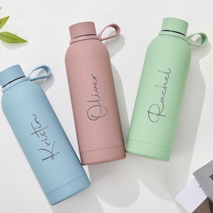 Personlig isolerad vattenflaska, graverad dricksflaska, specialdesignad rostfri stålflaska med sugrör, 17oz strandflaska, sportvattenmugg
