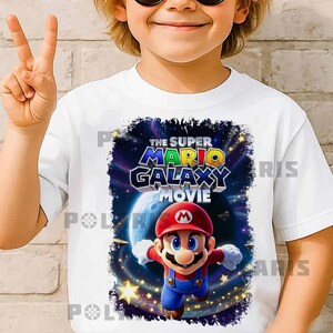 K&ouml;nnte beinhalten: Rustikales Holzschild mit dem Text "Welcome to our home" in wei&szlig;er Schrift. Das Schild hat eine Used-Optik und ein schlichtes, einladendes Design, ideal f&uuml;r die Eingangsbereichsdekoration.