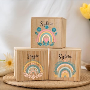 Hucha arcoíris personalizada, caja de madera con nombre, para niño o niña, ideal para bautizo, cumpleaños, baby shower o para ahorrar dinero.
