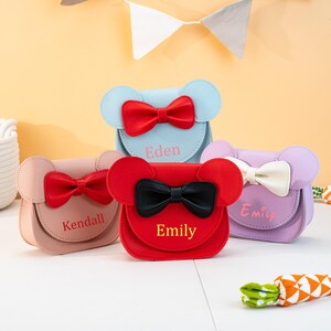 Sac à main souris, sac à main personnalisé pour fille, sac à main bandoulière souris, sac à main pour tout-petit en cuir avec oreilles de souris brodées avec lunettes de soleil