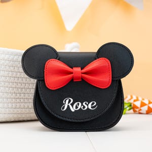 Sac à main personnalisé pour fille, sac à main bandoulière souris, sac à main pour tout-petit en cuir avec oreilles de souris brodées avec lunettes de soleil, mini sac souris