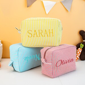 Embroidered Name Seersucker Makeup Bag, Bridesmaid Gift Bag, Personalized Seersucker Makeup Bag, Cosmetic Bag, Bridesmaid Bridal Party Gifts