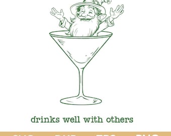 Kabouter martini cocktail svg, patricks day baby svg, drink goed met anderen svg, kabouter baby cocktail svg png
