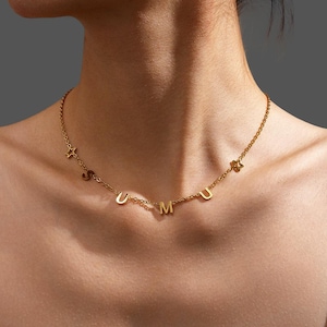 Collar con nombre personalizado, collar con letras colgantes, colgante con múltiples iniciales, collar chapado en oro de 18 quilates, regalo con apellido, joyería hecha a mano
