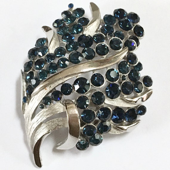 Crown Trifari Blue Sapphire Rhinestone Pin Brooch… - image 1
