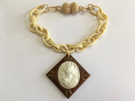 Celluloid Cameo Pendent Necklace – Thick Plastic C