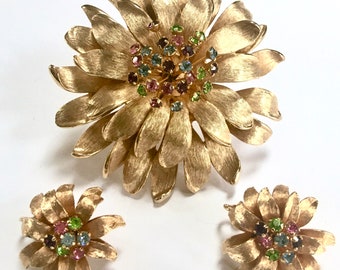 Large Layered Dahlia Flower Bloom Brooch & Clip Earrings – Multi Color Rhinestone Stamen – 1960s