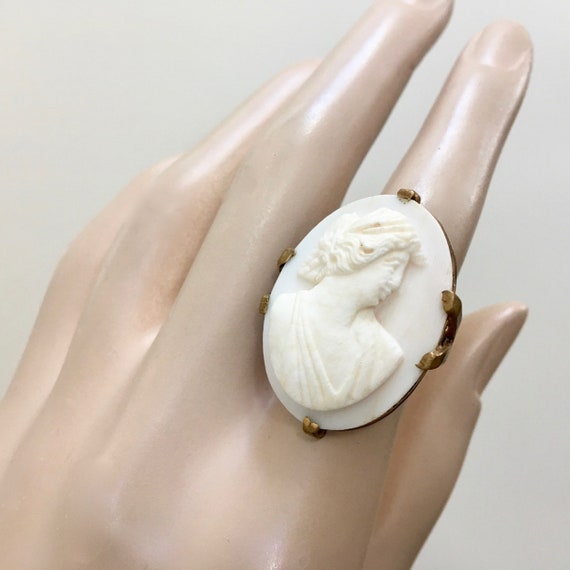 Large Carved Shell Cameo Ring – Pale Pink Portrai… - image 1