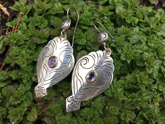 Silver Floral Etched Dangles – Bezel Set Amethyst