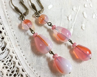 Peach & White Opalescent Glass Dangle Earrings – Long Pierced Deco Givre – 1980s