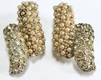 Crystal Pavé Rhinestone & Pearl Clip On Earrings – Fancy Sculptural Swirl Gold Tone – 1980s