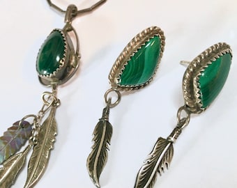 Malachite Southwestern Feather Dangle Pierced Earrings & Pendant Necklace Set – Green Gemstones – Liquid Silver – Signed – 1970s