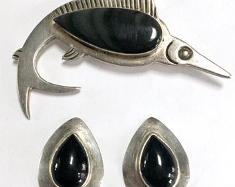 Modernist Sterling Silver Sailfish Brooch & Pierced Earrings – Black Banded Onyx Gemstone – 950 Taxco Mexico – 1970s