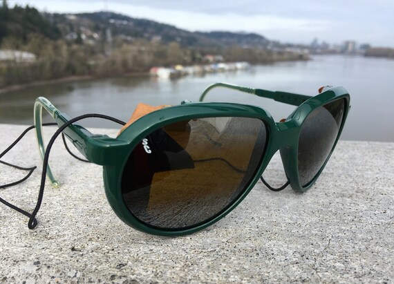 Sporty 1980s Vintage Suncloud Sunglasses Rare Green Frames - 80 S Sunglasses With Leather Side Shields Sporty 1980s Vintage Suncloud Sunglasses Rare Green Frames - 80 S Sunglasses With Leather Side Shields