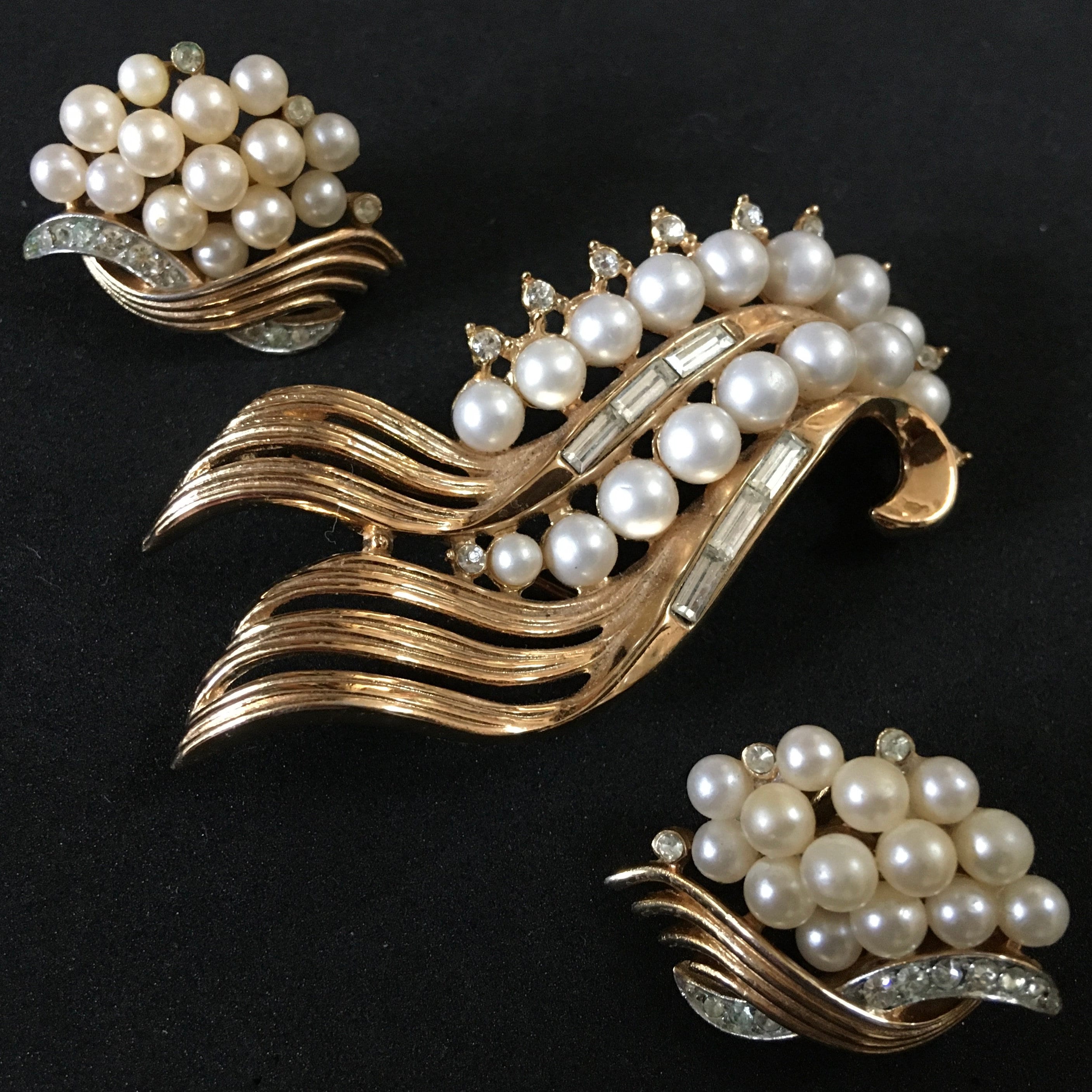 Crown Trifari Pearl Rhinestone Brooch Clip on Earrings Clear
