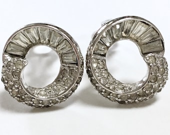 Pennino Clear Pave Rhinestone Circle Clip On Earrings – Sparkling Baguettes & Rhodium – Signed Special Occasion – 1940s