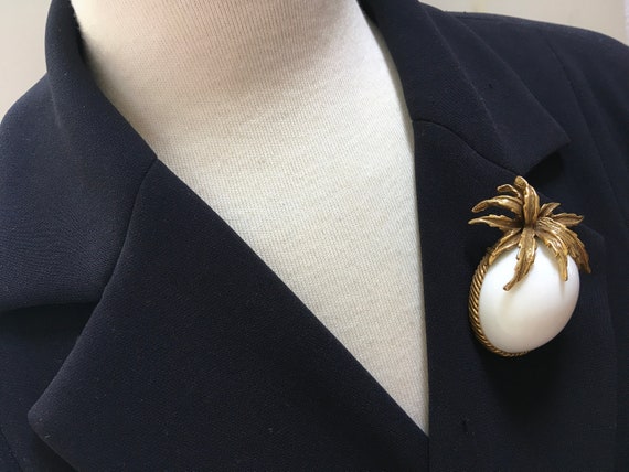 White Eggplant Brooch – Large Dome Cabochon & Gol… - image 4