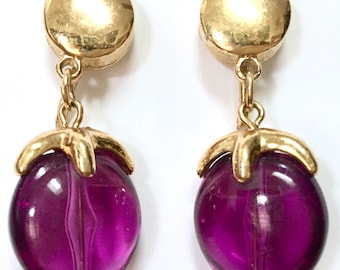 Crown Trifari Purple Lucite Dangle Clip On Earrings – Waterfall Apple Design – Gold Tone Mid Century – 1970s