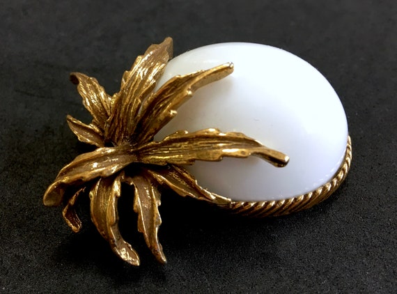White Eggplant Brooch – Large Dome Cabochon & Gol… - image 6