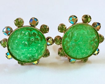 Green Molded Plastic & Peridot Aurora Borealis Rhinestone Clip Earrings – Round Floral – 1960s