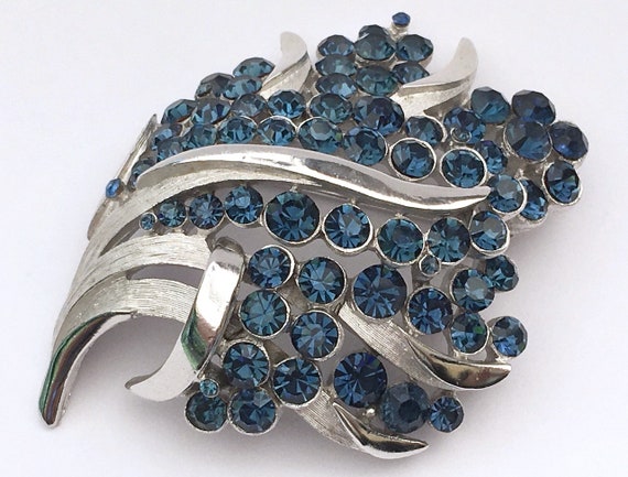 Crown Trifari Blue Sapphire Rhinestone Pin Brooch… - image 4