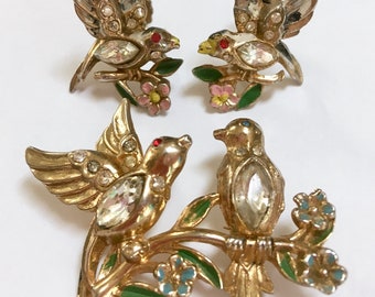 Coro Bill & Coo Bird Brooch Screw Back Earrings Set – Figural Rhinestone Enamel Lovebirds – Adolph Katz Designer Signed Parure – 1940s