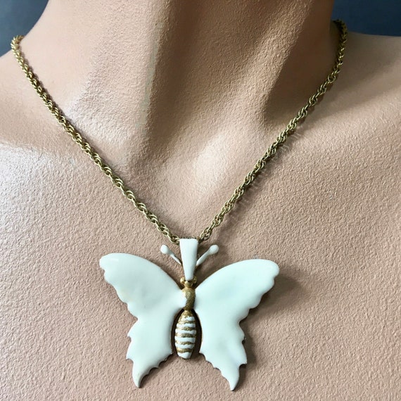 Miriam Haskell Butterfly Pendant Necklace – Cream… - image 4