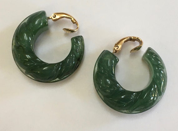 Green Faux Jade Lucite Molded Flower Gold Tone Mid Century Clip Earrings