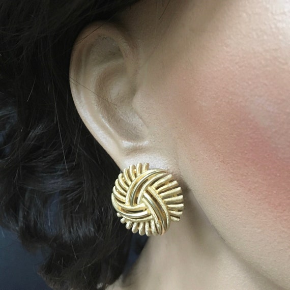 Crown Trifari Gold Tone Clip On Earrings With Jew… - image 4
