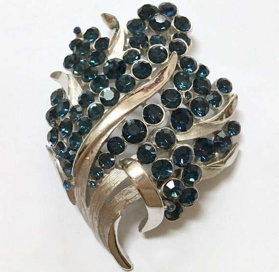 Crown Trifari Blue Sapphire Rhinestone Pin Brooch… - image 6
