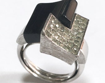 Crown Trifari Black Art Deco Cocktail Ring – Pavé Rhinestones Trifarium Rhodium Plate Silver Tone – Modernist – 1970s