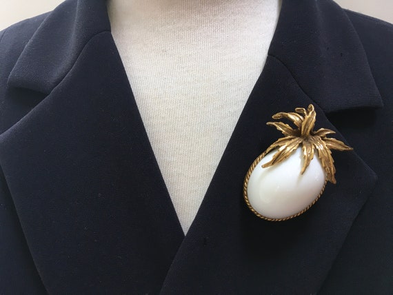 White Eggplant Brooch – Large Dome Cabochon & Gol… - image 3