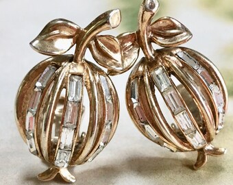 Crown Trifari Forbidden Fruit Clip On Earrings – Clear Baguettes & Gold Tone Figural Apples – 1950s