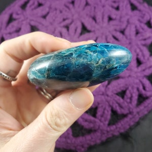 Blue Apatite Palmstone Gallet Crystal Stones Crystals Palm stone Natural shimmer gemmy blue throat chakra image 2