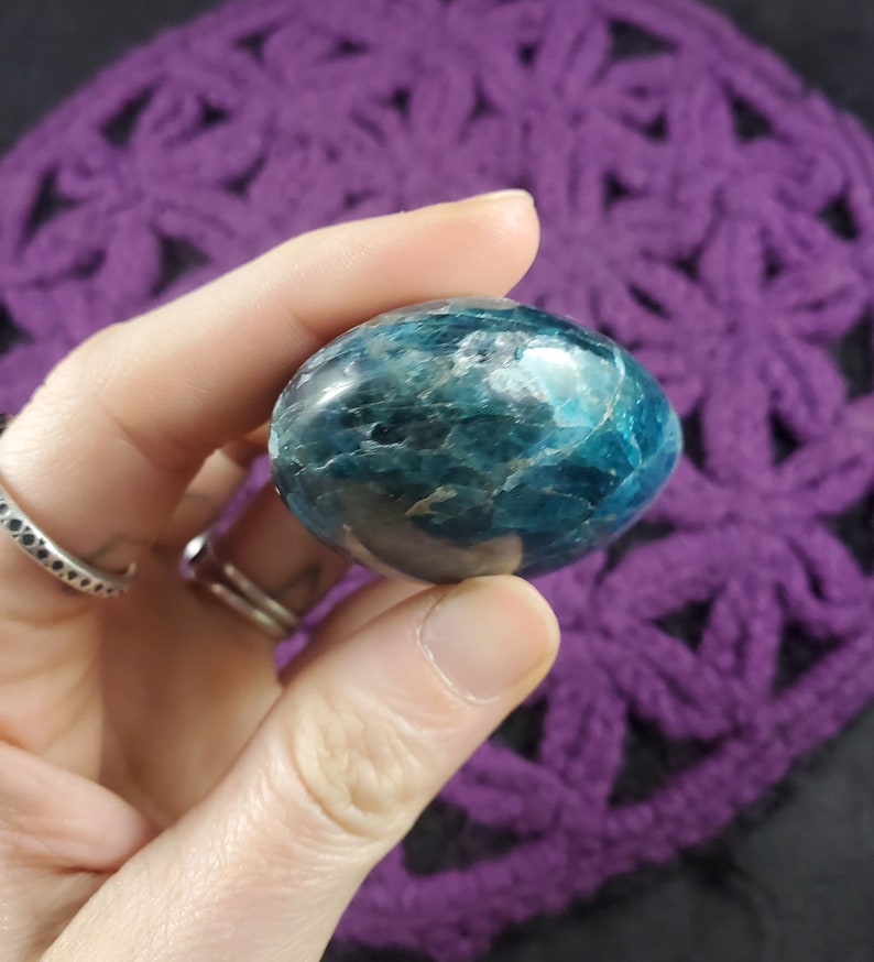 Blue Apatite Palmstone Gallet Crystal Stones Crystals Palm stone Natural shimmer gemmy blue throat chakra image 3