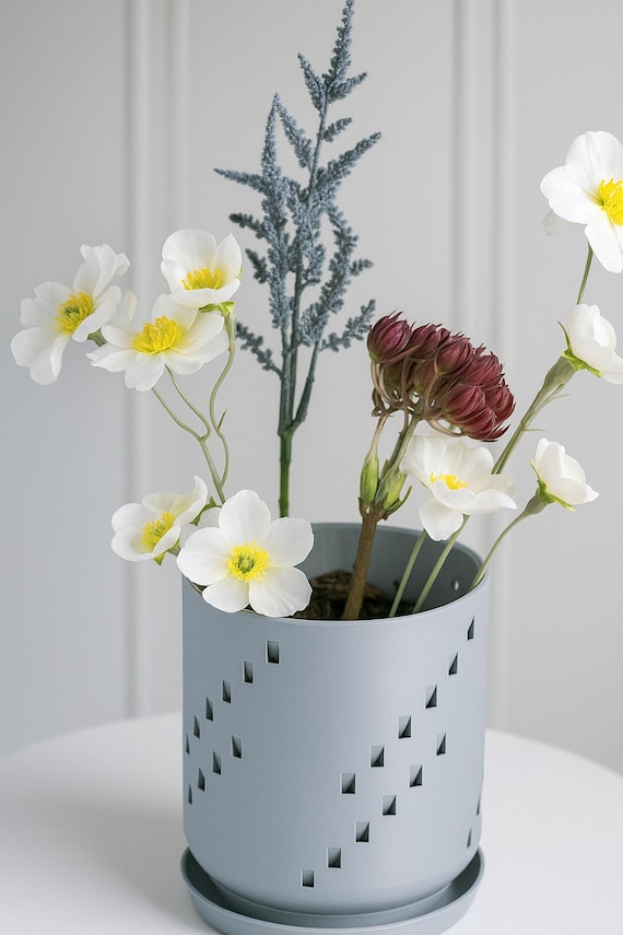 3D Printed Weeping Pot Planter, Self-Draining with Saucer, 5.75" Tall PLA  Plant Pot, Innovative Spiral Drainage System, Modern Indoor Decor