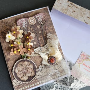 Cartão de bolso vintage Shabby Chic, papel Stamperia Old Lace, renda creme, detalhes florais e de borboletas, inclui 2 etiquetas vintage, bolso