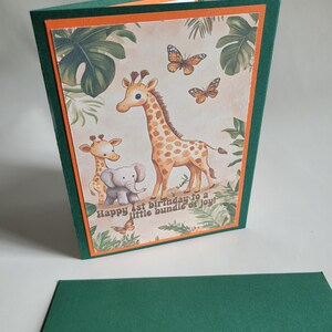 Tarjeta de safari para primer cumpleaños de niño: colores neutros con jirafa y elefante / Nombre personalizado / Envío gratis