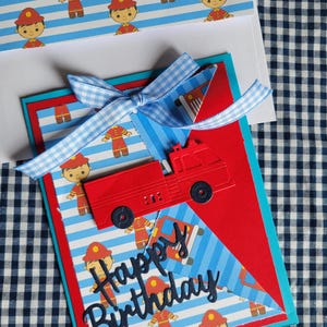 Biglietto di auguri di compleanno personalizzato per pompiere, design con camion dei pompieri rosso, bianco e blu, messaggio personalizzato, regalo fatto a mano e premuroso