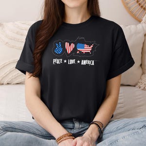 Peace Love Amerika Shirt, USA Karte Shirt, 4. Juli ist der Tag USA Shirt, Unabhängigkeitstag Shirt, Amerika Flagge Grafiken Shirt, Amerikaner Shirt